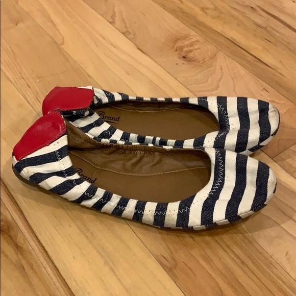 Lucky Brand Flats - Picture 1 of 5